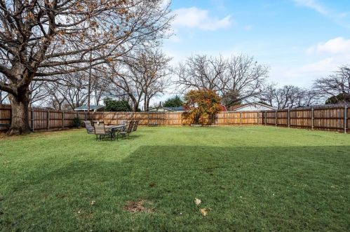 1827 Crosby Rd, Carrollton TX 75006-7350 exterior