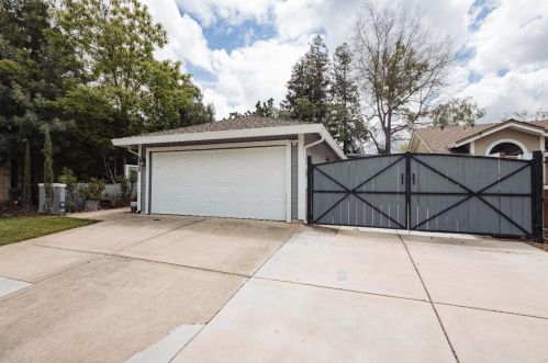 6920 Springmont Dr, Elk Grove, CA 95758-4929