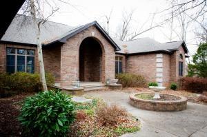 2106 Surrey Ln, Harrison, AR 72601-4695