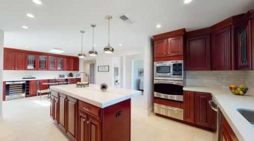 770 Lawrence Dr, Gilroy, CA 95020-4006