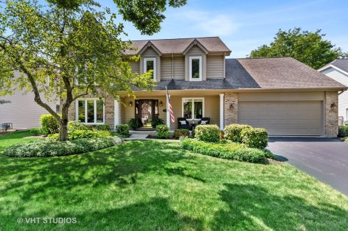 1536 Saranell Ave, Naperville, IL 60540-0367