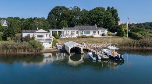 89 Hunters Harbor Rd, Charlestown, RI 02813-1812