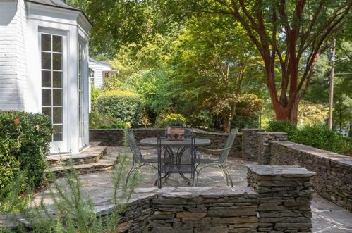 453 Manor Ridge Dr, Atlanta GA  30305-3509 exterior