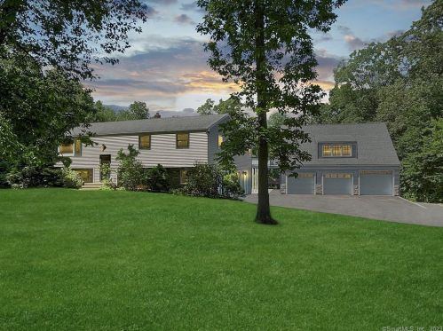 17 Sturbridge Rd, East Hampton, CT 06447-1533