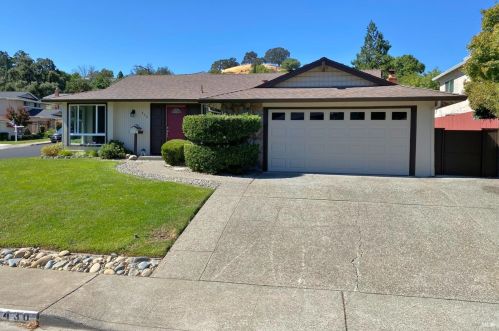 430 Alamo Dr, Vacaville, CA 95688-2400