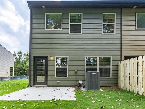902 Creel Ln, Atlanta, GA 30349-7128