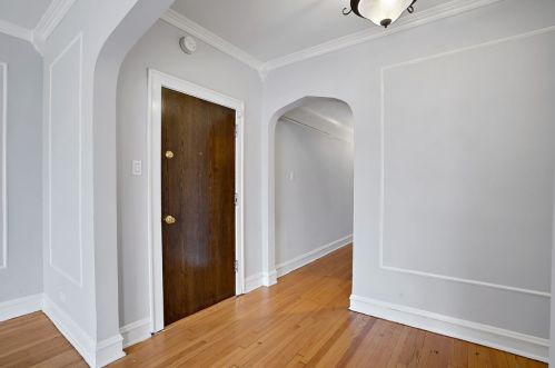 6729 Merrill Ave, Chicago, IL 60649-1107
