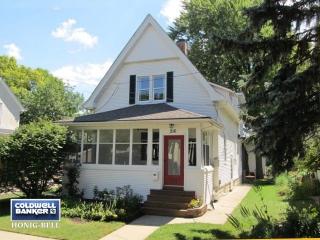 216 High St, Sycamore, IL 60178-1904