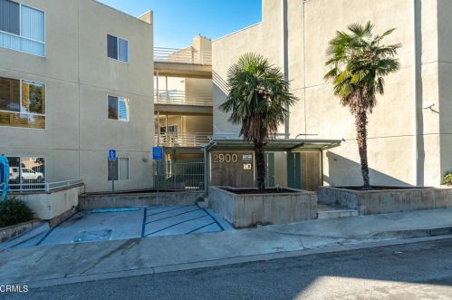 2915 Montrose Ave, Glendale CA 91214-3841 exterior