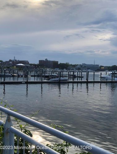 605 Front St, Tinton Falls NJ  07701-5515 exterior