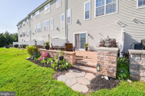 151 Acorn Dr, Mount Royal, NJ 08061-1101