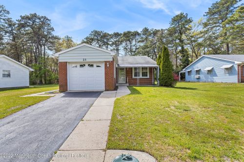 21 Musket Ln, Lakehurst, NJ 08759-1537