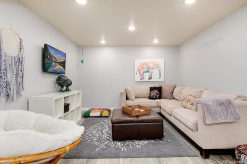 6081 Mineral Dr, Englewood CO 80112-3306 exterior