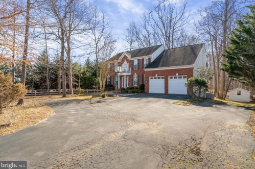 13001 Compton Rd, Clifton, VA 20124-1506