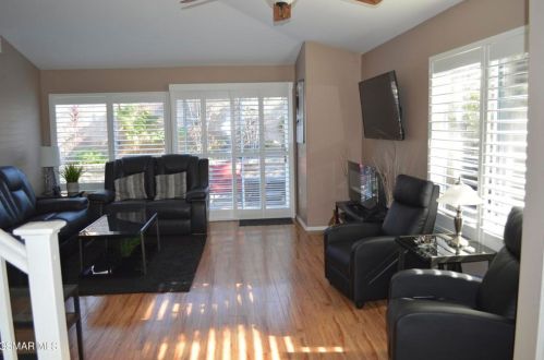 2040 Freesia Ave, Simi Valley CA  93063-3534 exterior