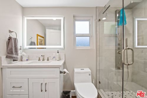 1527 Wakefield Ave, Anaheim CA  92802-3925 exterior