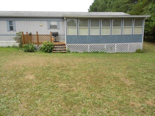157 Morattico Creek Rd, Farnham, VA 22460-2027