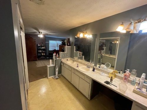 5444 Barrwyn Dr, Rex GA 30273-1396 exterior