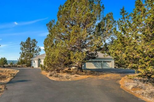 21685 Rickard Rd, Bend OR  97702-9668 exterior