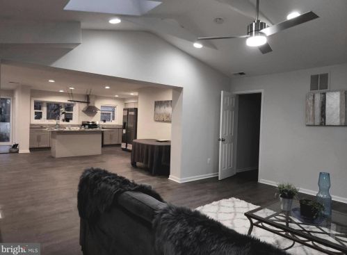 7109 Lamar Dr, Springfield VA  22150-3127 exterior