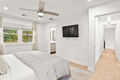 27 Oriole Dr, Norwalk CT  06851-5608 exterior