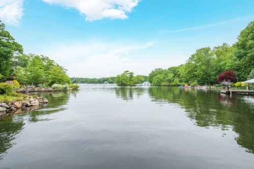 21 Skyline Dr, Andover, NJ 07821-5802