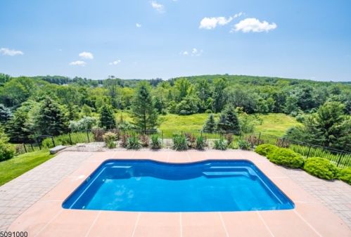 18 Vista Dr, Roxbury Township, NJ 07836-4027