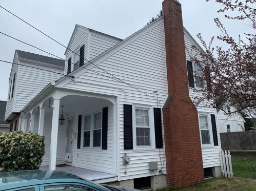 47 Iona St, Providence, RI 02908-2307