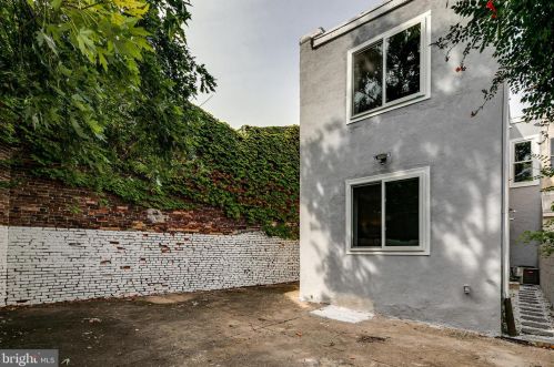 1013 24th St, Philadelphia PA  19146-2543 exterior