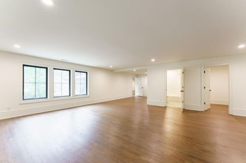 5666 Long Island Dr, Atlanta GA  30327-4842 exterior