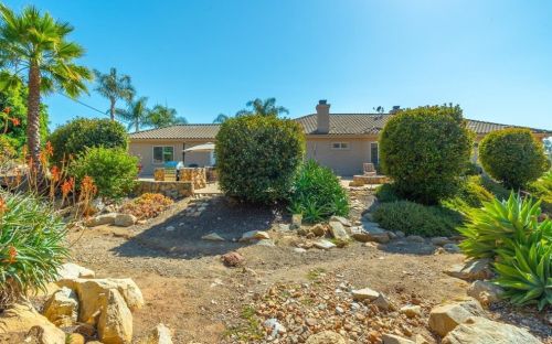2021 Pleasant Heights Dr, Vista CA  92084-2844 exterior