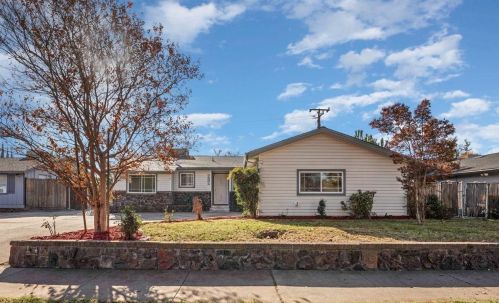 828 Morada Ln, Stockton, CA 95210-1121