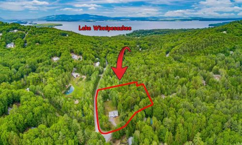 118 Silver St, Laconia, NH 03249-7465