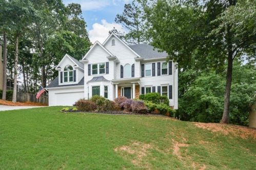 3025 Summer Point Dr, Holly Springs, GA 30189-8153