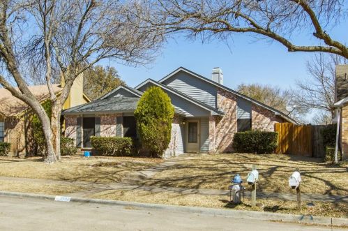 2602 Lake Valley Dr, Garland, TX 75040-3928