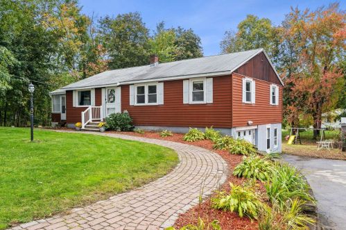 8 Virginia Dr, Nashua, NH 03060-5159