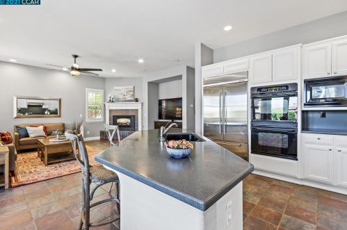 1017 Laurel Tree Dr, Concord CA  94521-5433 exterior