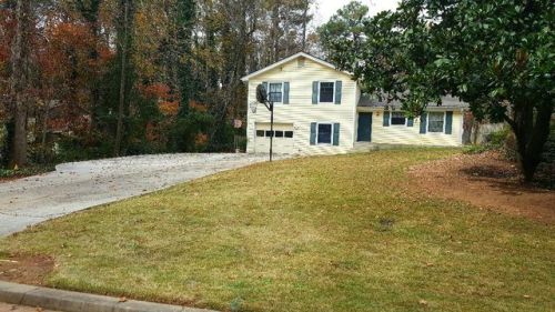 3337 Oak Dr, Lithonia, GA 30078-2827