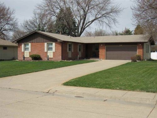 1938 11th St, Hastings, NE 68901-3622