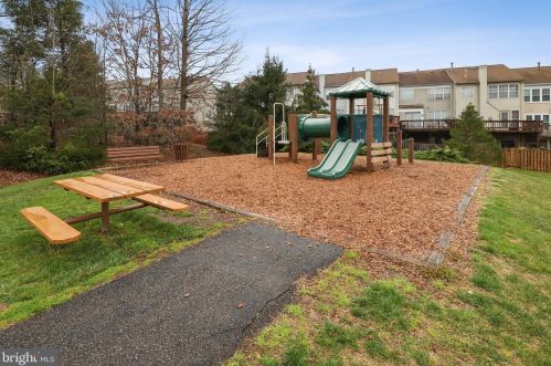 12189 Cinnamon St, Woodbridge VA  22192-1707 exterior