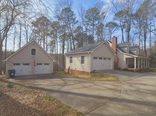 3070 Sandy Creek Ct, Loganville, GA 30052-3003