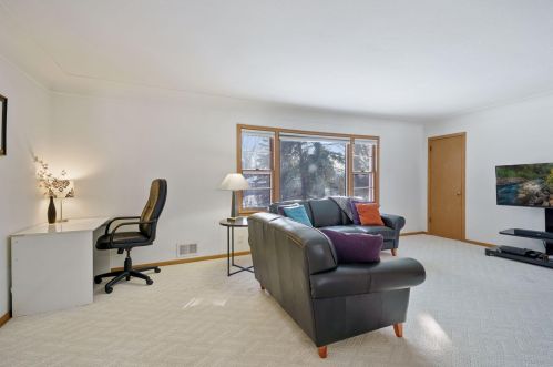 1065 Highview Dr, Saint Paul MN  55112-2417 exterior