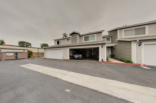 7095 Cerritos Ave, Stanton, CA 90680-1975
