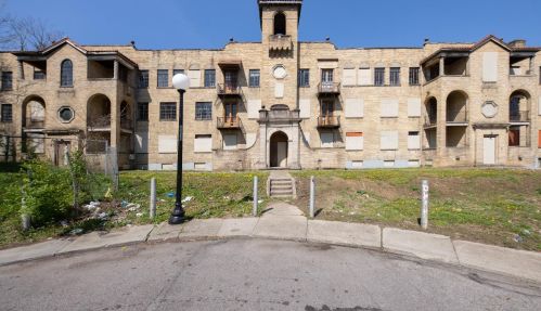 700 Chalfonte Pl, Cincinnati, OH 45229-2351