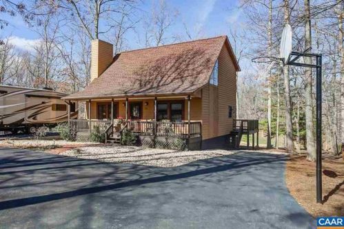 22 Barrett St, Bybee, VA 22963-2555