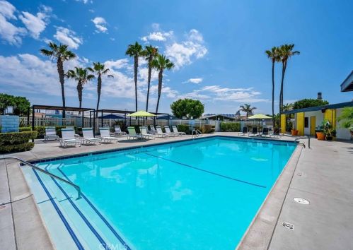 21851 Newland St, Huntington Beach CA  92646-7602 exterior