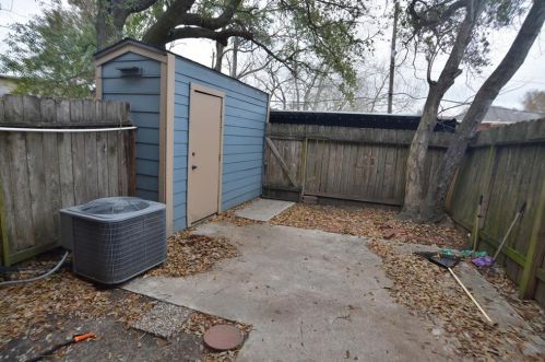 2424 Miramar Ct, Taylor Lake Village TX  77586-2827 exterior