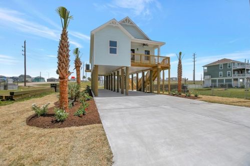 25215 Sausalito Dr, Galveston, TX 77554-6911