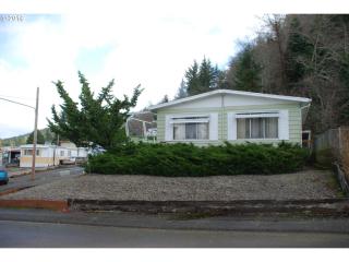 864 Vista Ct, Winchester Bay OR  97467-1923 exterior