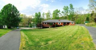 239 Sioux Trl, Jacksboro, TN 37757-5134